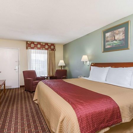 Days Inn By Wyndham Orangeburg Buitenkant foto