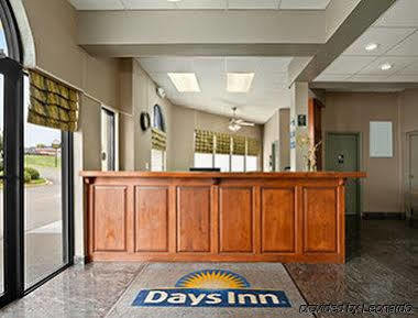 Days Inn By Wyndham Orangeburg Buitenkant foto