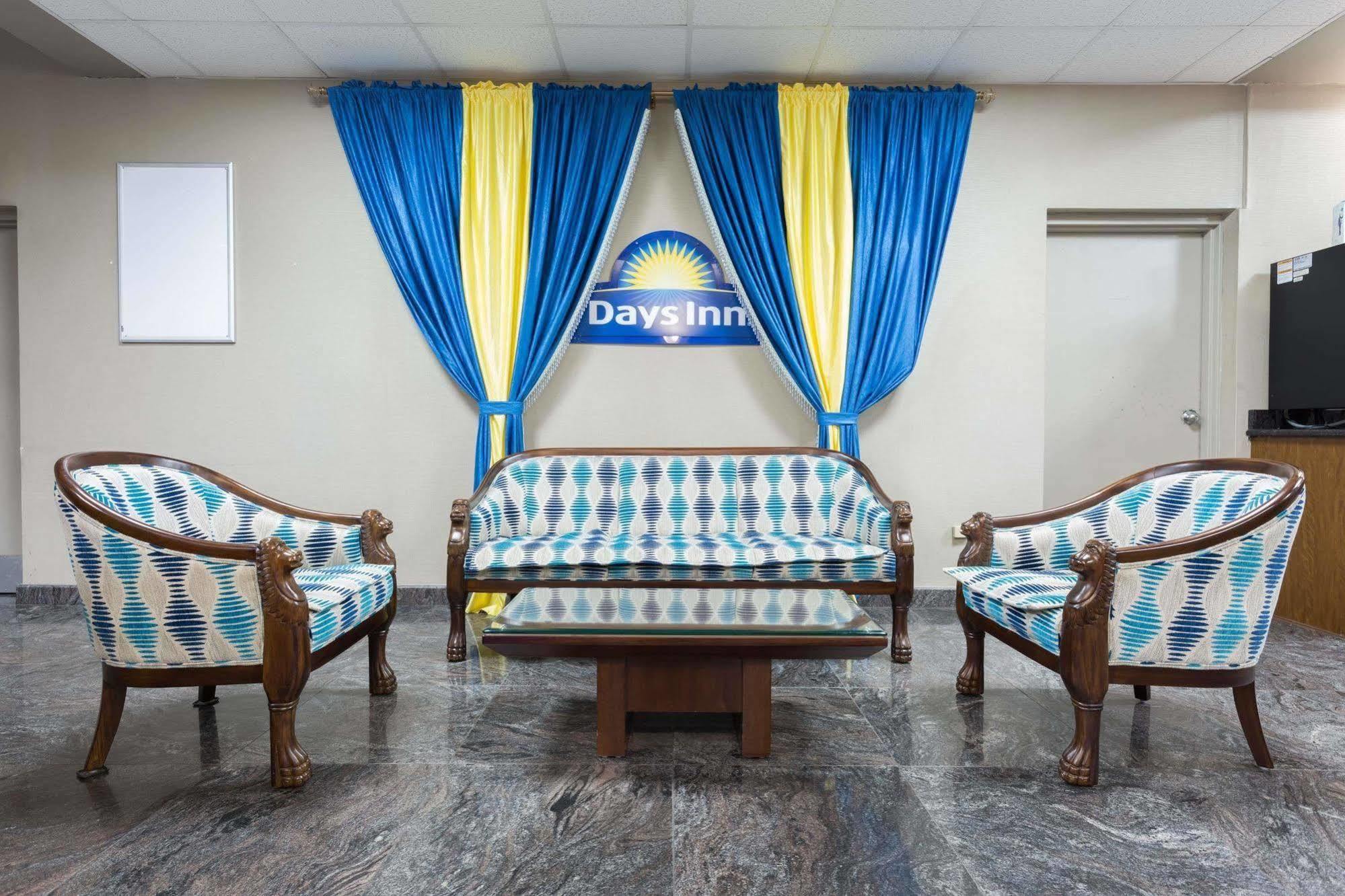 Days Inn By Wyndham Orangeburg Buitenkant foto
