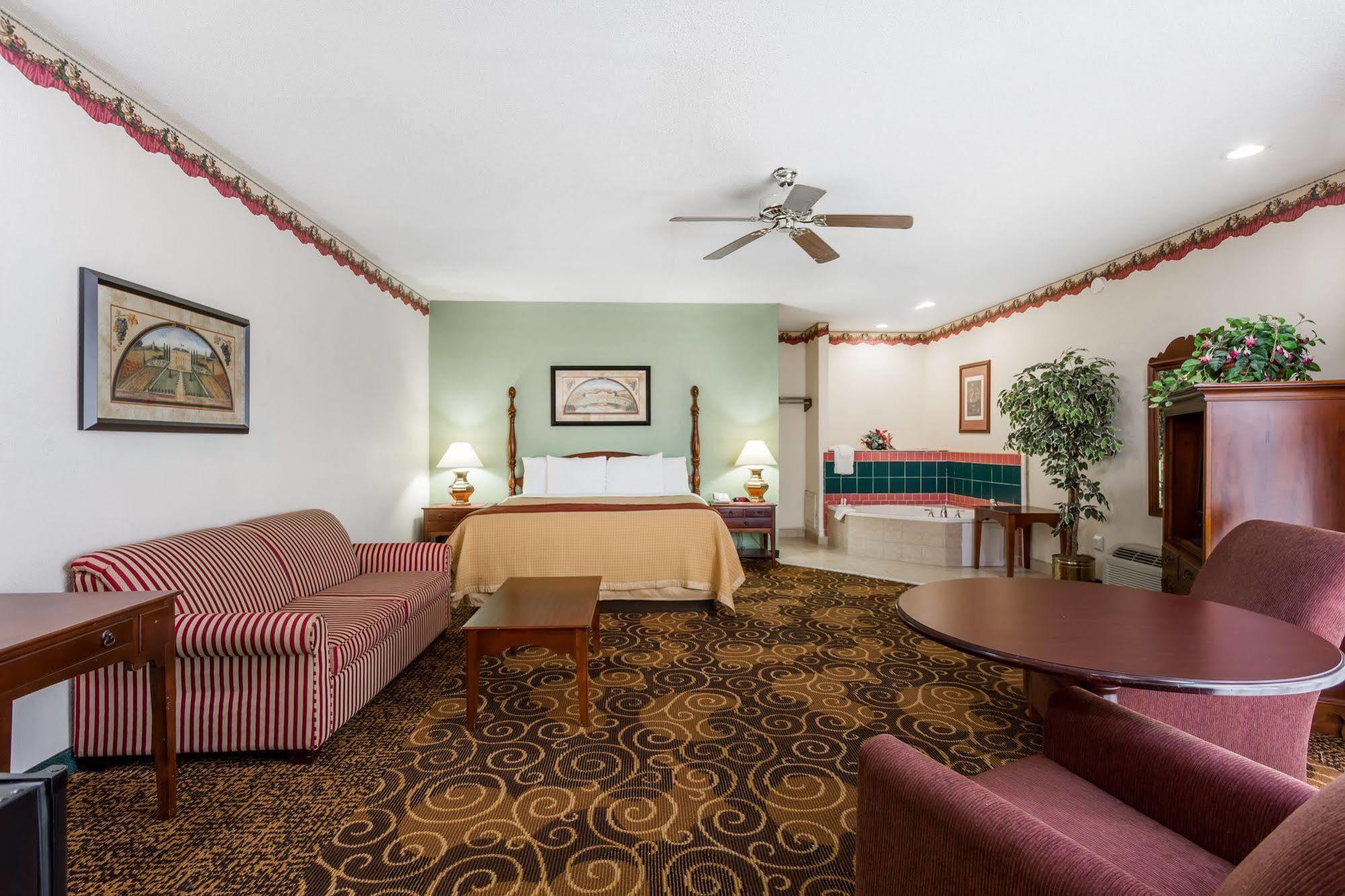 Days Inn By Wyndham Orangeburg Buitenkant foto