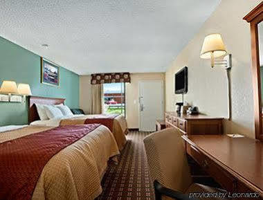 Days Inn By Wyndham Orangeburg Buitenkant foto