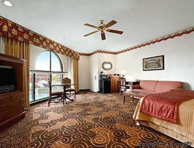 Days Inn By Wyndham Orangeburg Buitenkant foto