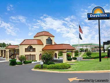Days Inn By Wyndham Orangeburg Buitenkant foto